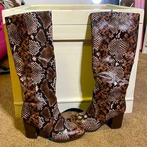 Woman's heel boots. Size = 6.5. Brand = Cupid